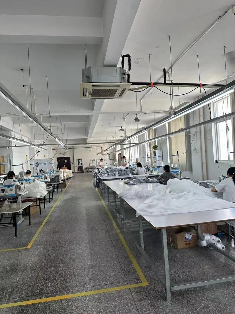 招熟練縫紉工2名.工廠主要生產(chǎn):抱枕,坐墊,窗簾等家紡產(chǎn)品.